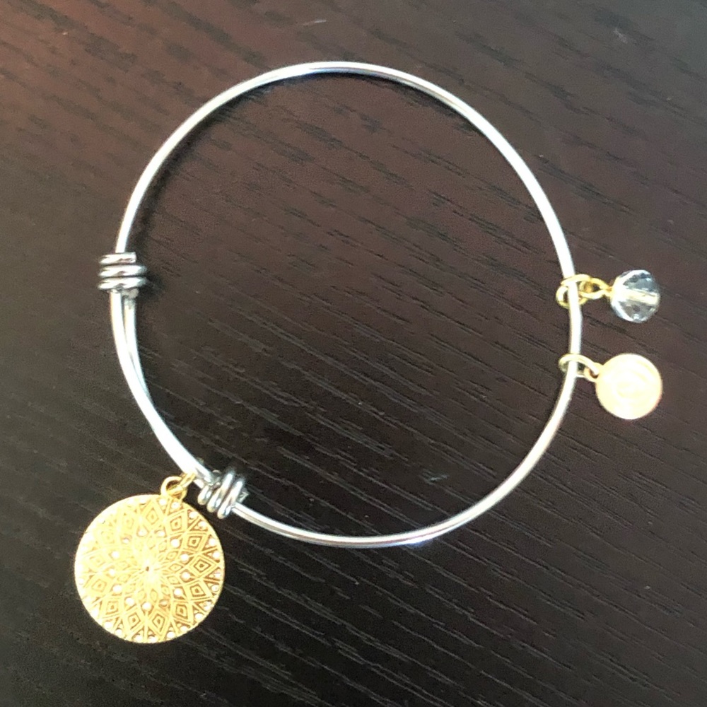 🟢 simple gold charm bracelet